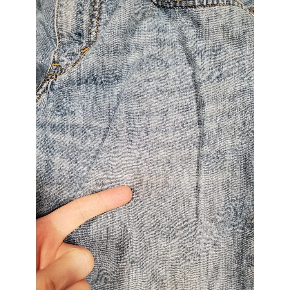 Levis pants have